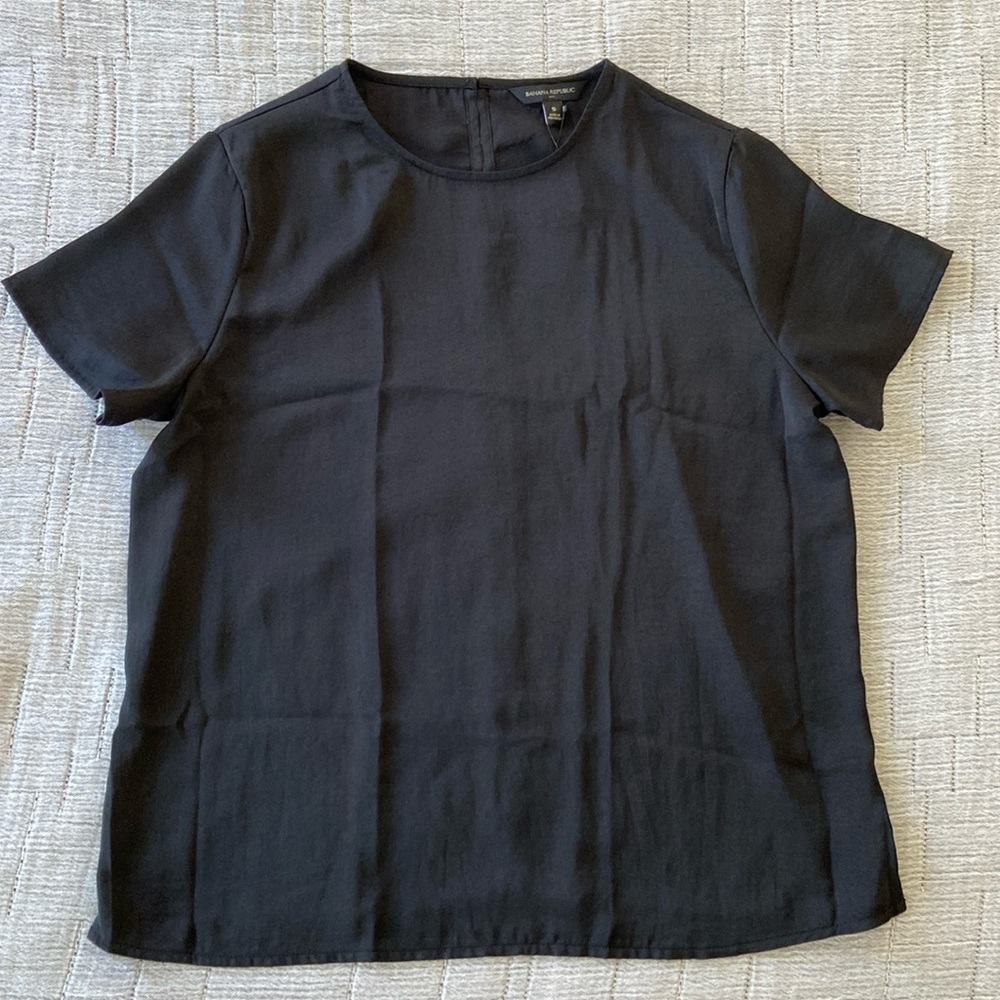 Banana Republic Black 100% polyester short-sleeve shirt